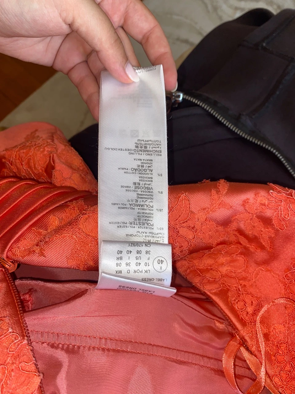 robe longue de cérémonie de mariage avec manteau couleur corail de la marque Pronovias – photo 13
